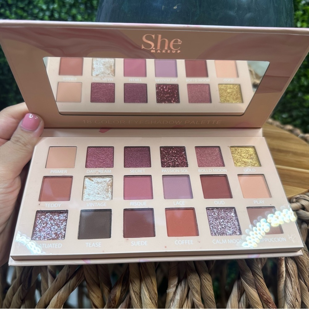 Rosey eyeshadow palette‎ new